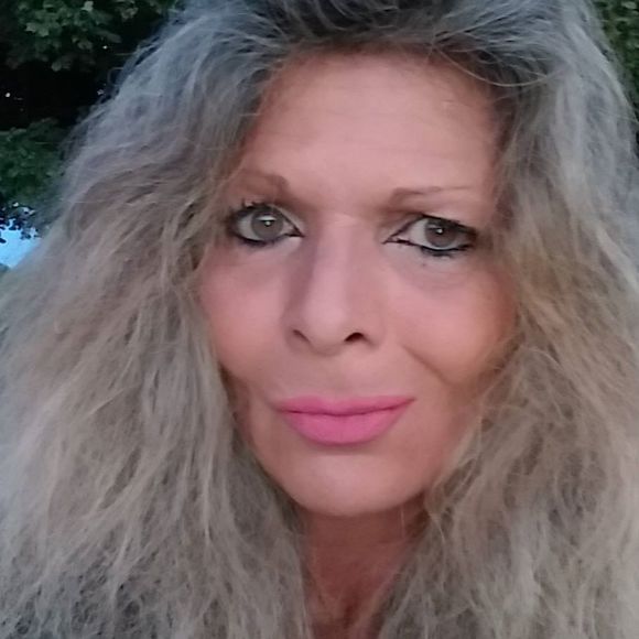 Meet your Posher, Janet - Picture 1 of 1